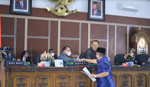 DPRD Setujui Ranperda P-APBD Kabupaten Labuhanbatu TA.2022 Menjadi Perda