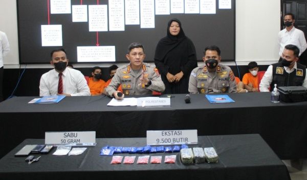 Polrestabes Medan Gagalkan Peredaran 9.500 Butir Pil Ekstasi dan 50 Gram Sabu