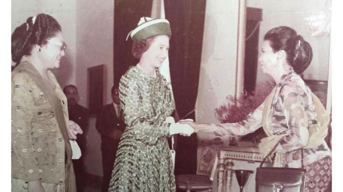 Prabowo Unggah Foto Ibundanya  Bertemu Ratu Elizabeth II, Tuai Pujian