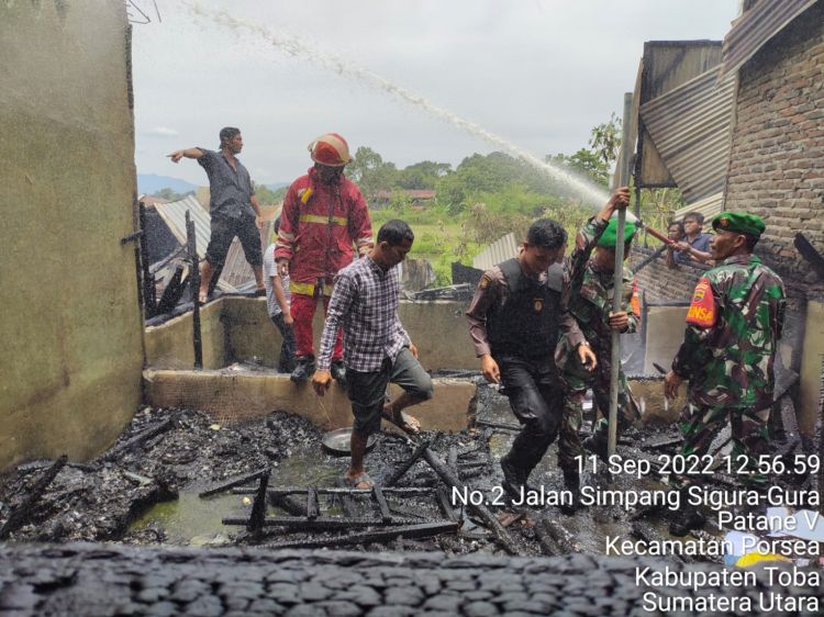 3 Rumah di Desa Simpang Sigura-gura Porsea Terbakar