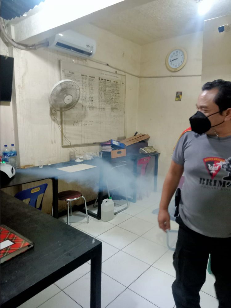 Cegah DBD, Kantor Mapolsek Medan Baru Disemprot Fogging