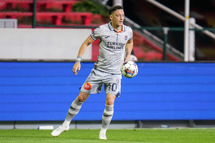 Mesut Ozil Diisukan Bakal Gabung Klub Malaysia