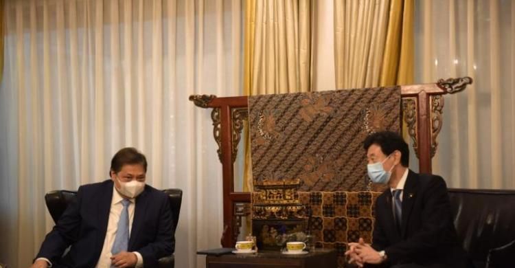 Menteri Airlangga Lobi Relaksasi  Bea Masuk Tuna dan Buah