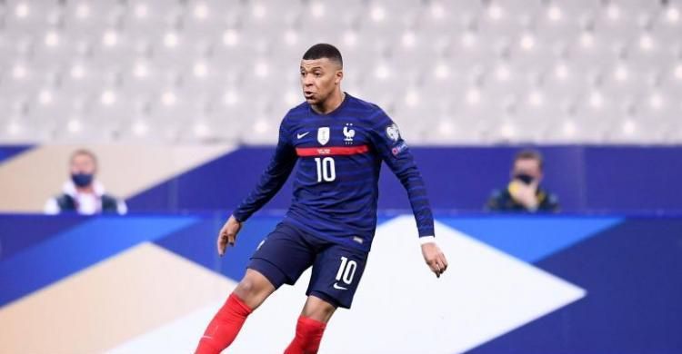 Neymar Ogah Ngomongin Soal Mbappe