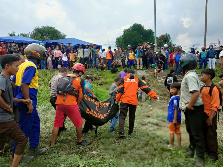 TIMSAR Menemukan Jasad Ibu Rumah Tangga di Sungai Deli
