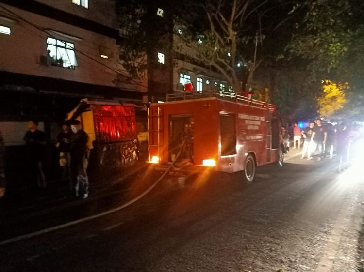Bangunan, Berupa Warung Kopi Terbakar
