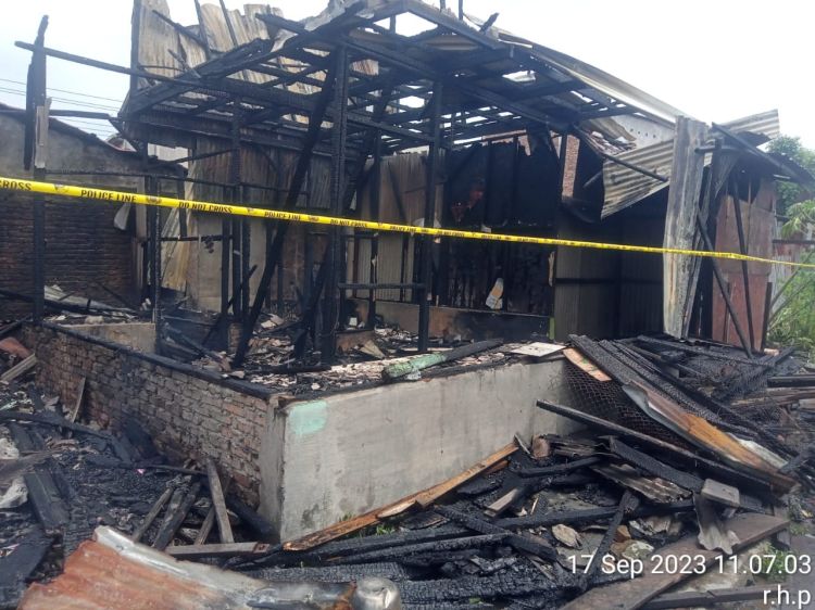 Lima Unit Rumah Warga Semi Permanen di Belawan Terbakar