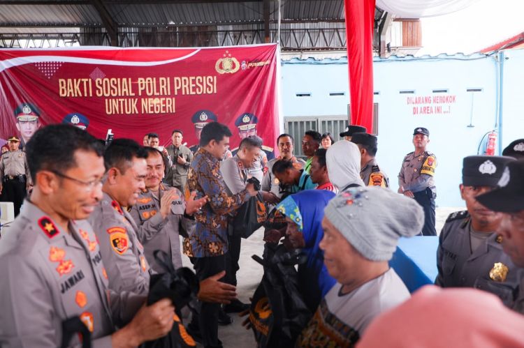 Wakapolri Gelontorkan 3.500 Paket Sembako di Belawan: Bagian Cooling System Jelang  Pemilu