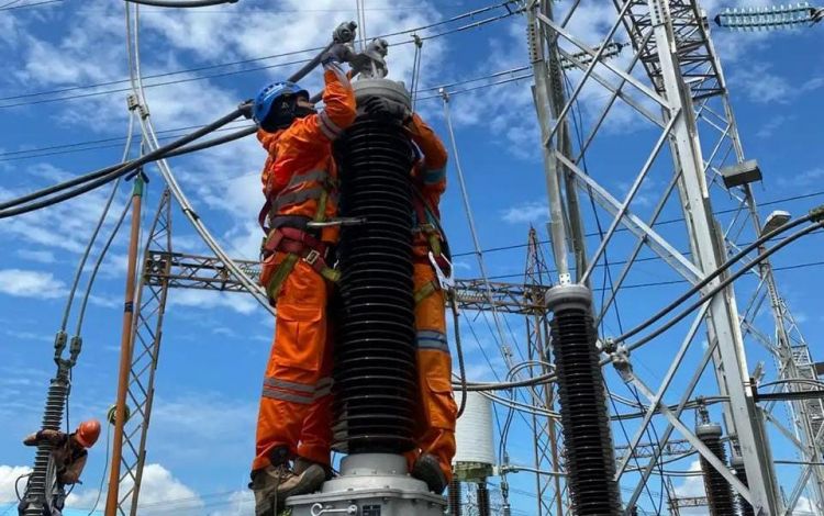 PLN UPT Medan Jaga Keandalan Listrik Lewat Pemeliharaan Transmisi Jelang Hari Kesaktian Pancasila