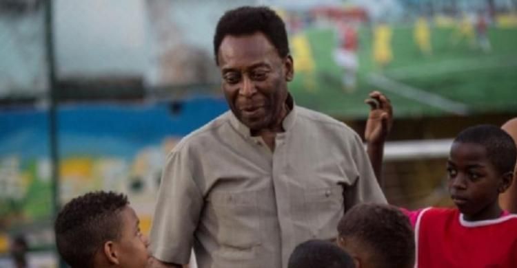 Pele Perihatin Tragedi Kanjuruhan