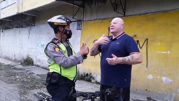 Kanit Samapta Polsek Medan Baru Sampaikan Himbauan Kamtibmas kepada WNA