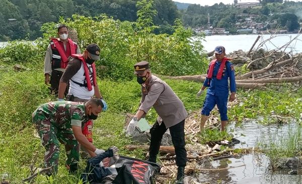 Mayat Wanita Berjaket Biru Ditemukan Mengapung di Danau Toba
