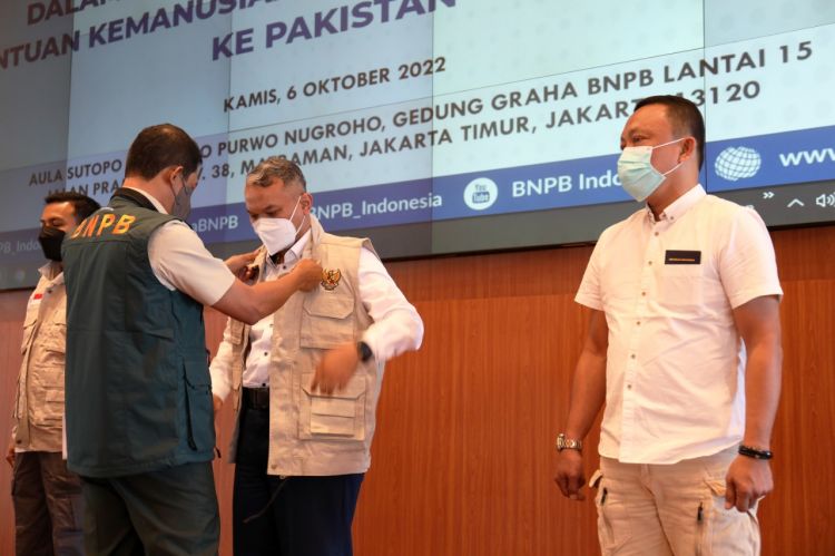 Kepala BNPB Lepas Tim Kesehatan untuk Pakistan