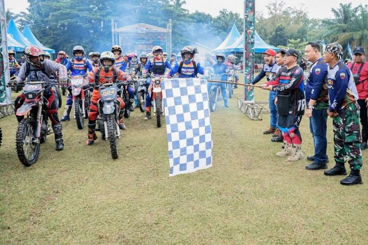 Bupati Labuhanbatu Lepas Ratusan Rider Peserta Trabas