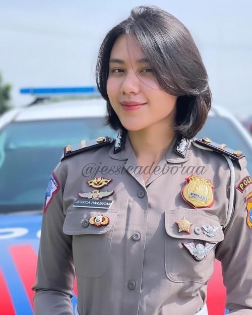 Pesona Bu Polwan Bikin Klepek Klepek