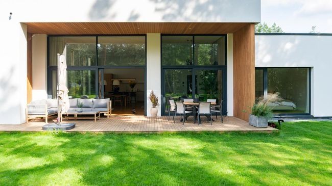 Ini Manfaat Memelihara Rumput di Halaman Rumah