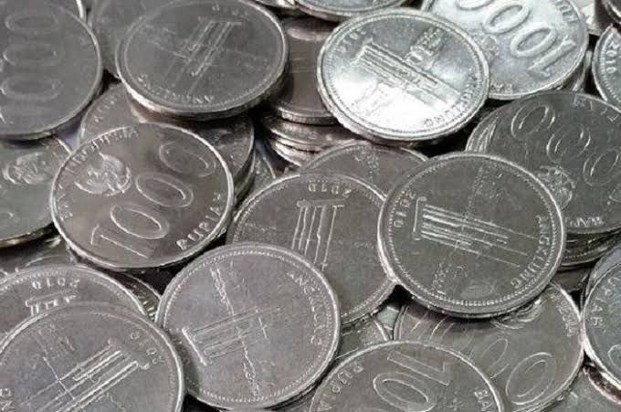 Pedagang Kelontong di Jambi Beli Mobil Pakai Jutaan Keping Uang Koin