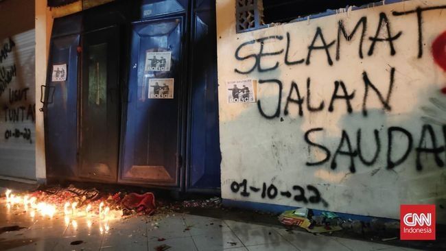 Personel Polres Malang Kota Sujud Mohon Ampun atas Tragedi Kanjuruhan