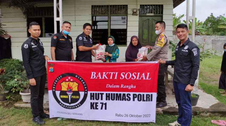 Polresta Deli Serdang Bagi Sembako ke Yatim dan Duafa