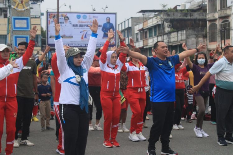 Meriahkan Hut Pemkab Labuhanbatu Ke-77, Bupati Ikuti Senam Sehat di Acara CFD