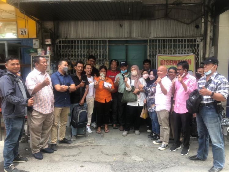 Ibu Juru Parkir Ini Terharu Peroleh Simpati dari Wartawan