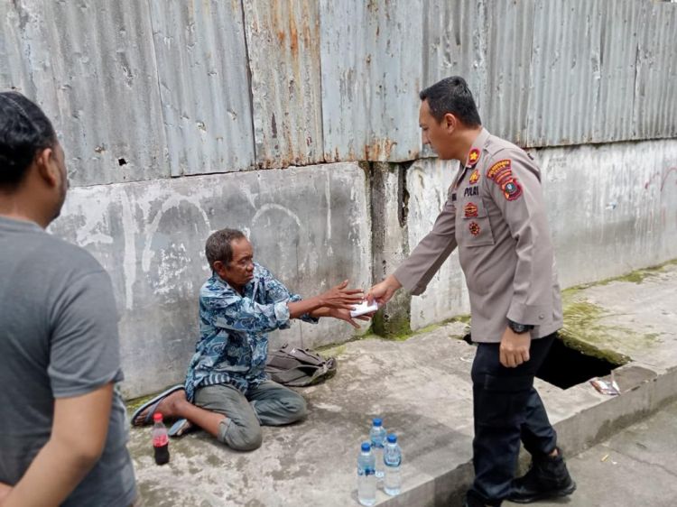 Respon Cepat Kakek yang Dipalak Preman, Ini yang Dilakukan Kapolsek Medan Baru