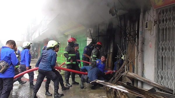 2 Penghuni Ruko Sempat Terjebak dalam Kobaran Api, Begini Nasib Keduanya