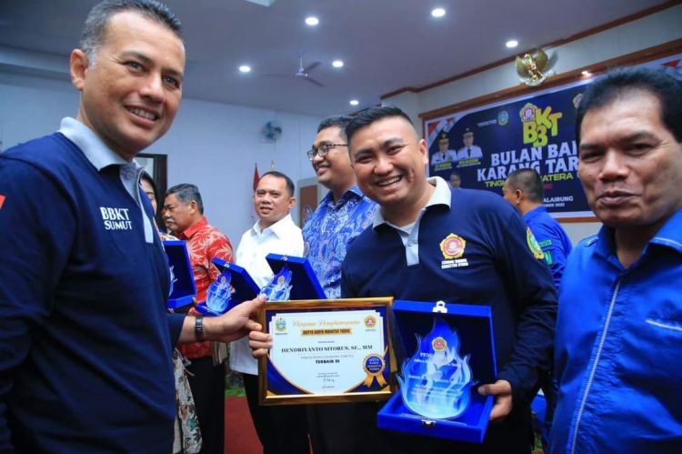 Bupati Labura Raih Penghargaan Aditya Karya Mahatva Yodha