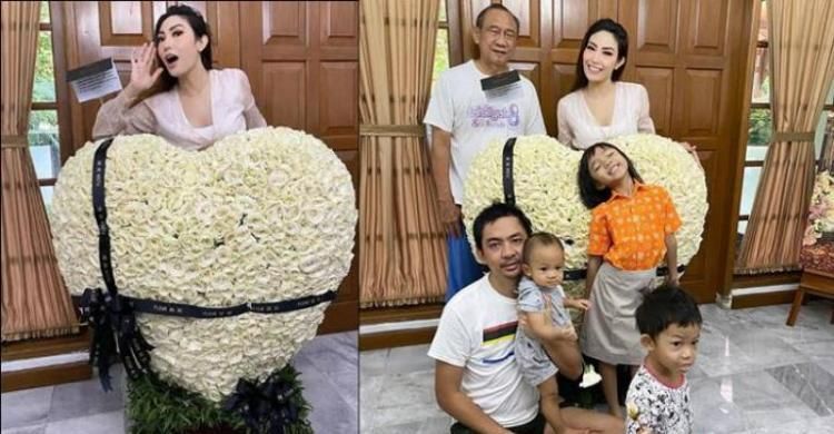 Terima Bunga Dari Toko Denise