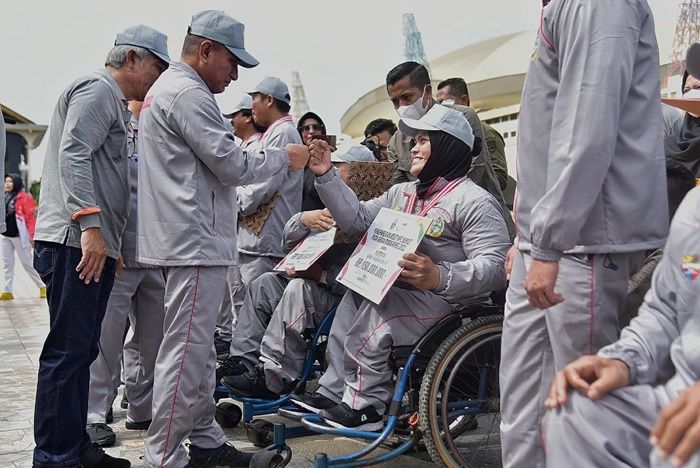 Edy Rahmayadi Serahkan Hibah GOR Rp9 M  dan Bonus Atlet Rp3 M