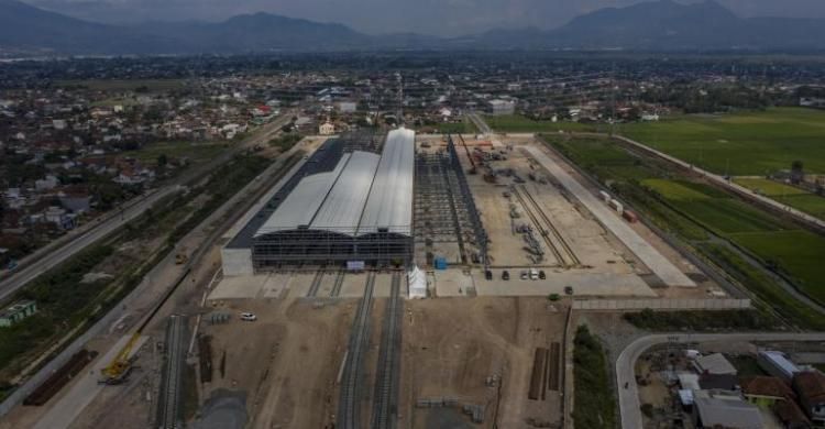 Proyek Kereta Cepat Harus Terus Berjalan