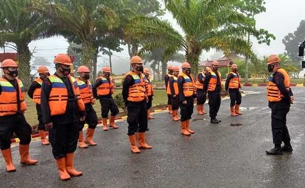 100 Personil Pasukan Brimob Dikerahkan Bantu Korban Gempa Taput