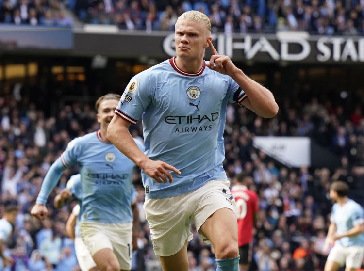 Menang Telak 4-0 dari Southampton, Manchester City Puncaki Klasemen Sementara