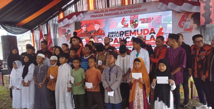 Semarak HUT PP ke 64, Ketua MPC PP Medan Bagikan 20 Ton Beras dan Santuni Anak Yatim