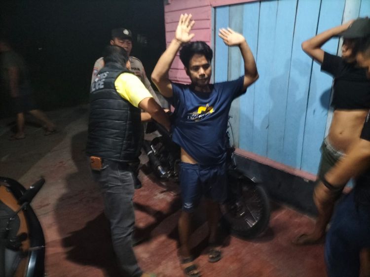 Polsek Panai Hilir Beserta Satres Narkoba Grebek Sarang Narkoba