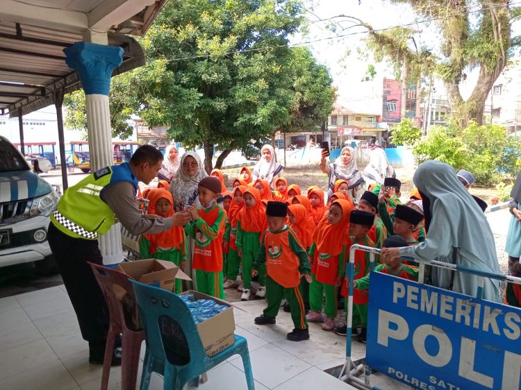 Polantas Menyapa Untuk Kesadaran Berlalu Lintas Sejak Dini