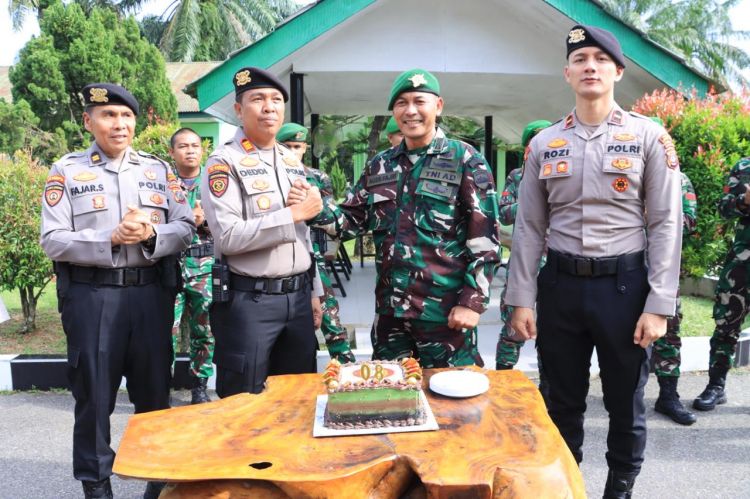 Di HUT TNI Ke-80 /Komandan Kompi Dapat Kejutan Dari Polres Labuhanbatu