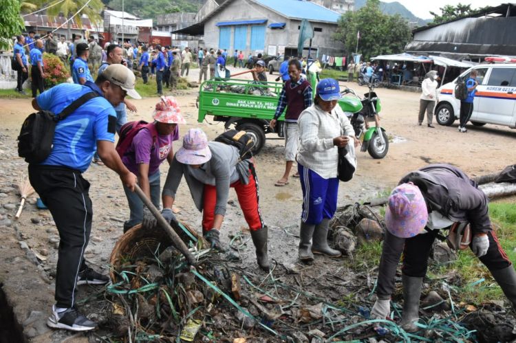 TNI-Polri Bersama Forkopimda  Sibolga Gelar Jumat Bersih