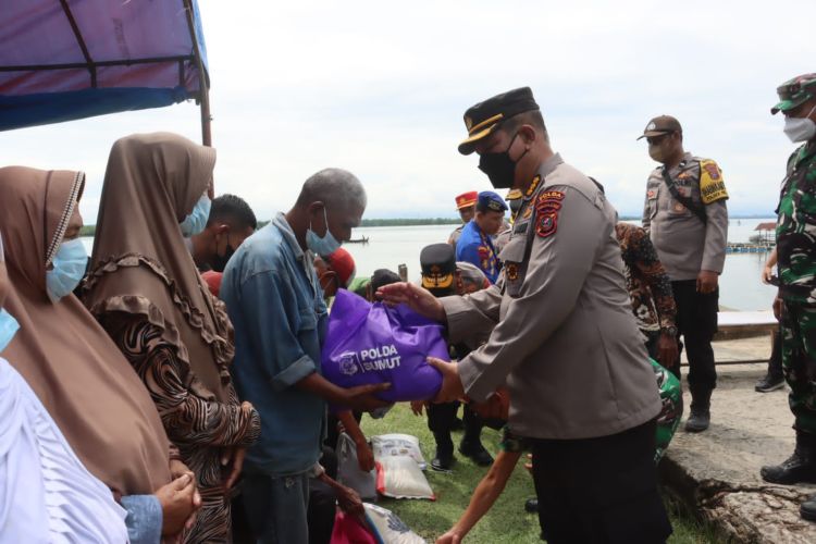 Polda Sumut Salurkan 10 Ribu Paket Bansos Kepada Masyarakat Kurang Mampu