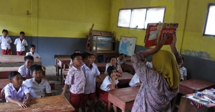 Di Daerah Banyak Di Bawah Standar, Gaji Guru-Dosen Honorer Jauh Panggang Dari Api