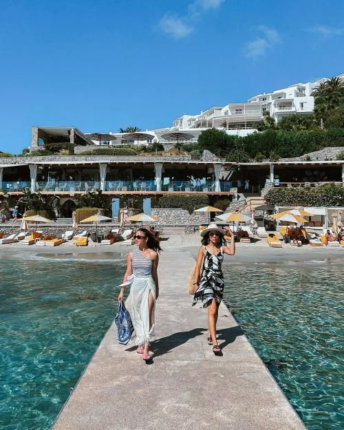 Outfit ke Pantai ala Nikita Willy, Hot Mama Muda Makin Kece!