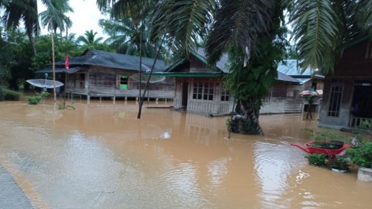 Ruas Jalinsum  Tapsel  Terendam Banjir