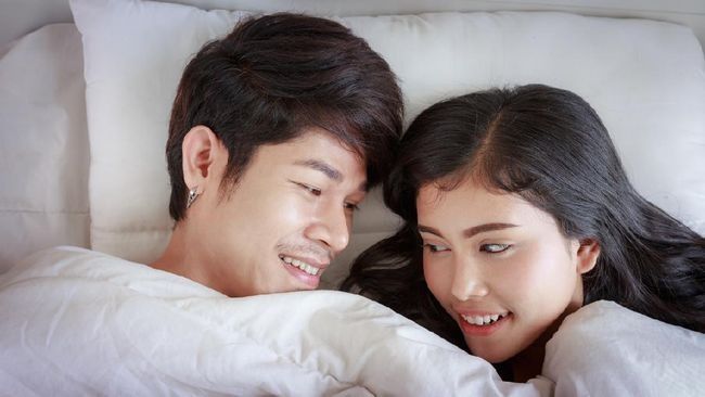 Tips buat Pasutri yang Takut Kedinginan Bercinta di Musim Hujan