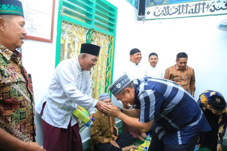 Bupati Labura Safari Jumat ke Masjid Ma'malu Taqwa Pulo Tarutung