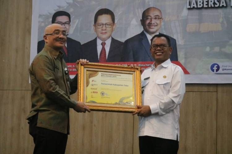 Pemkab Toba Raih  Penghargaan BKN Award 2022