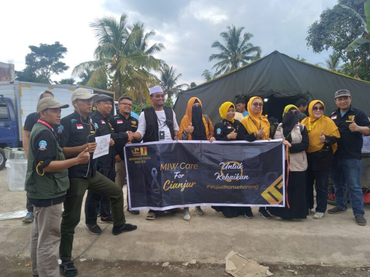 Madinah Insan Wisata dan JMSI Terjun Langsung Bantu Warga Terdampak Gempa Cianjur