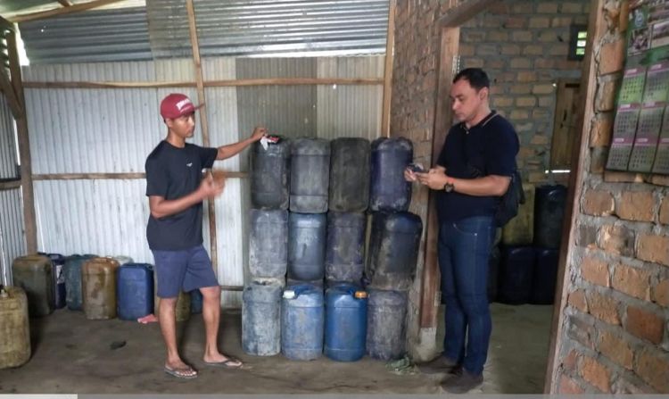Polda Sumsel Grebek  Gudang Penimbunan BBM