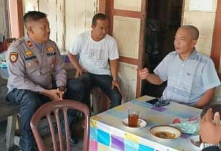 Sambangi Tokoh Masyarakat,  Wakapolsek Panai Tengah  Minta Warga Laporkan Keluhan