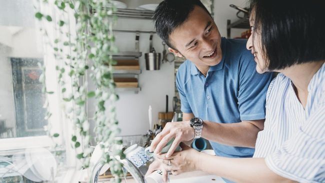 6 Mitos soal Cara Cepat Hamil, Harus Angkat Kaki Setelah Bercinta?