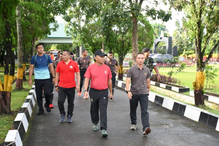 Danyonkav 6/NK Sambut Kasdam I/BB Untuk Olahraga Bersama Prajurit Naga Karimata